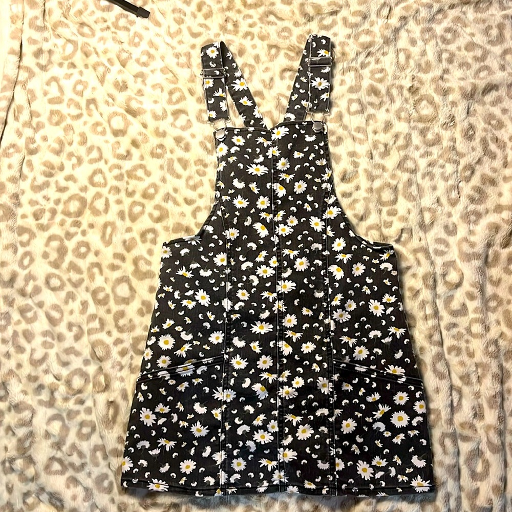 No Boundaries, Black, skirt overalls, with white and yellow daisies